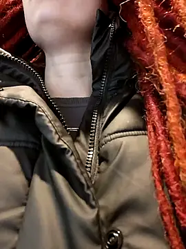 Snapshot of Frost_foxy chatting on October 5, 2025, 2:13 am Frost foxy online show from October 5, 2025, 2:13 am