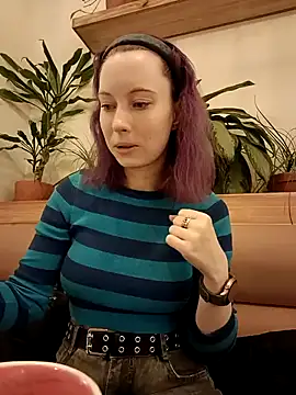 Snapshot of Frost_foxy chatting on February 10, 2025, 5:47 am Frost foxy online show from February 10, 2025, 5:47 am