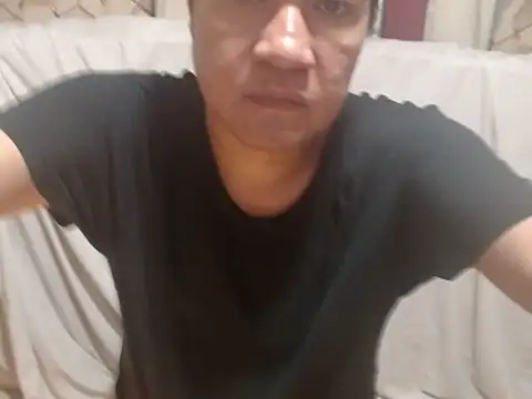 Snapshot of tshugecumxxx chatting on August 8, 2026, 4:08 am tshugecumxxx online show from August 8, 2026, 4:08 am
