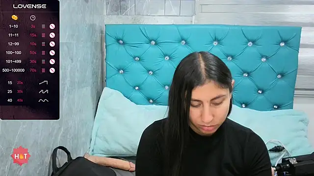 MAARYMOON online show from September 9, 2025, 1:09 pm