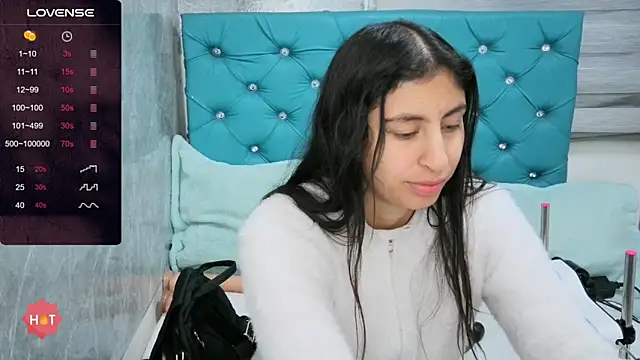 MAARYMOON online show from December 4, 2025, 11:09 am