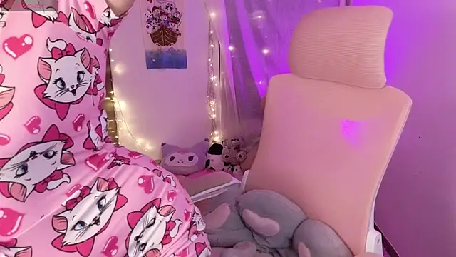 KuroChan420 online show from November 29, 2025, 1:39 am