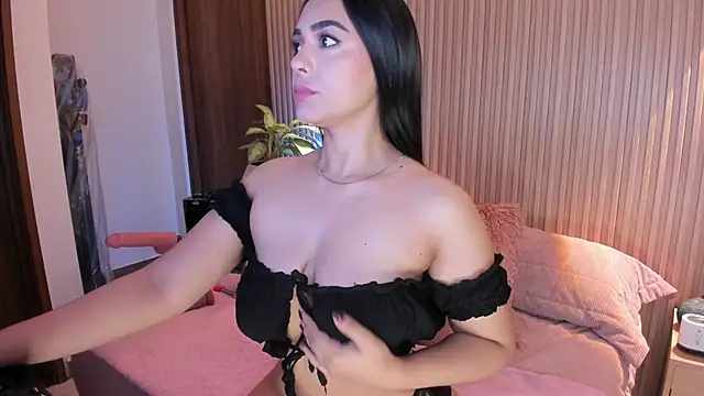 AMELIE xx online show from April 15, 2026, 1:04 pm