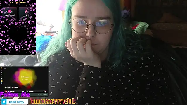 JannetPie online show from March 19, 2025, 1:07 pm