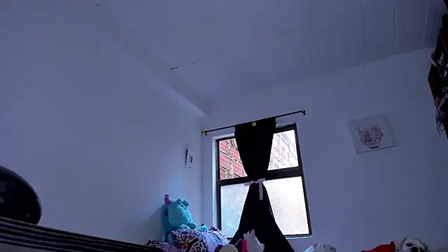 AlondraDiossa03 online show from October 15, 2025, 6:05 pm