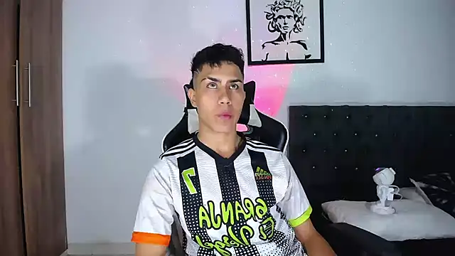 AlanNaughty online show from November 5, 2025, 5:43 am