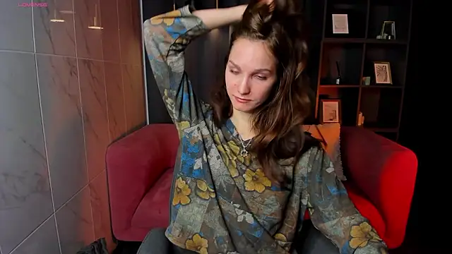 Snapshot of MirandaGlow chatting on February 11, 2026, 5:40 am MirandaGlow online show from February 11, 2026, 5:40 am