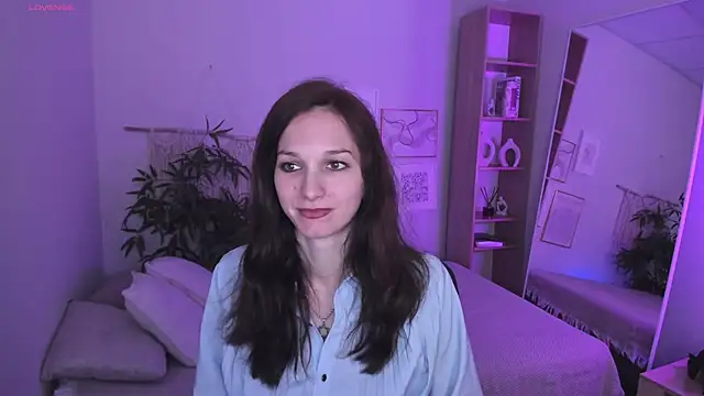 MirandaGlow online show from April 18, 2026, 5:43 am