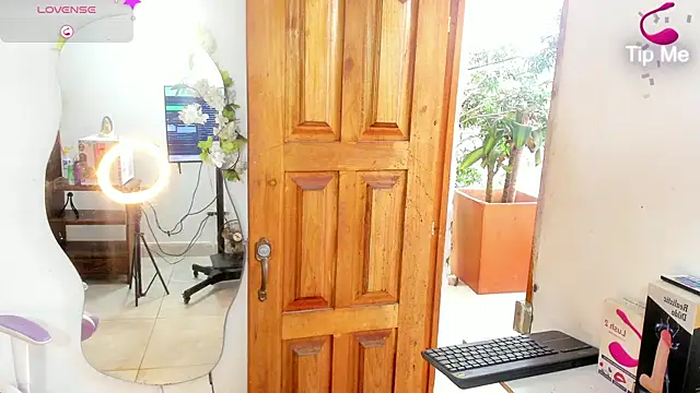 sofia gold  online show from April 8, 2026, 3:46 pm