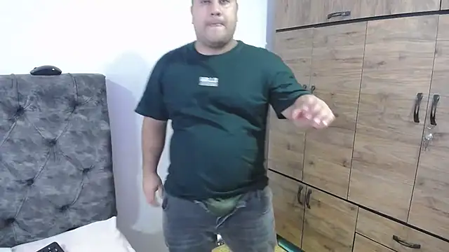 Snapshot of santi_hothot chatting on October 9, 2025, 7:03 pm santi hothot online show from October 9, 2025, 7:03 pm