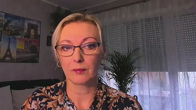 vanessa chat online show from October 17, 2025, 6:28 am