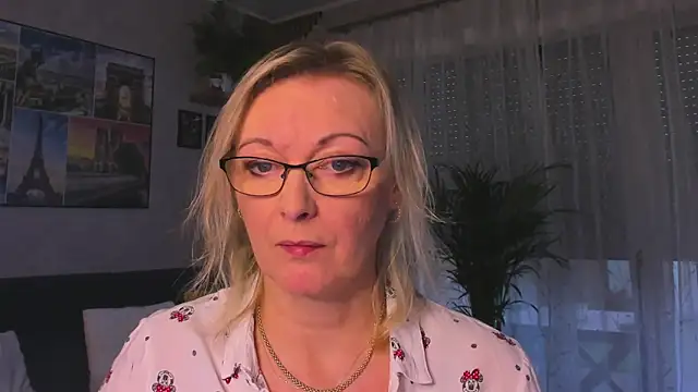 vanessa chat online show from December 4, 2025, 2:16 pm