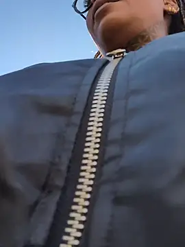 DarkDea online show from November 30, 2025, 1:45 pm