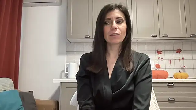 HotyWinter online show from November 2, 2025, 4:39 am