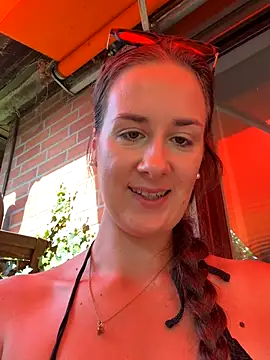 Snapshot of EllaMae chatting on September 20, 2025, 11:15 am EllaMae online show from September 20, 2025, 11:15 am