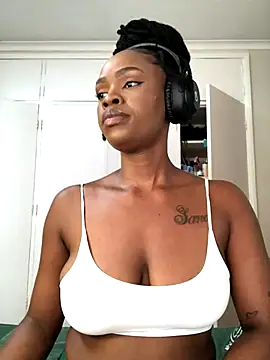 Snapshot of LuciousLips96 chatting on October 12, 2025, 10:16 am LuciousLips96 online show from October 12, 2025, 10:16 am