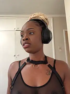 Snapshot of LuciousLips96 chatting on October 21, 2025, 10:47 am LuciousLips96 online show from October 21, 2025, 10:47 am