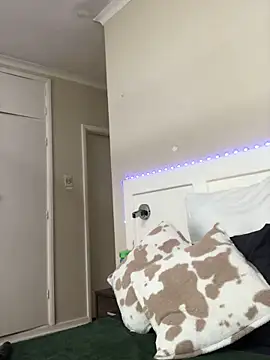 Snapshot of LuciousLips96 chatting on November 28, 2025, 2:39 pm LuciousLips96 online show from November 28, 2025, 2:39 pm