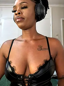 Snapshot of LuciousLips96 chatting on October 5, 2025, 8:27 am LuciousLips96 online show from October 5, 2025, 8:27 am