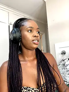 Snapshot of LuciousLips96 chatting on September 22, 2025, 9:37 am LuciousLips96 online show from September 22, 2025, 9:37 am