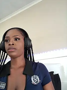 Snapshot of LuciousLips96 chatting on November 12, 2025, 9:02 am LuciousLips96 online show from November 12, 2025, 9:02 am