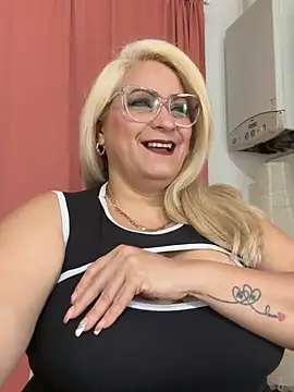 Snapshot of x_elena_x chatting on March 3, 2026, 10:00 am x elena x online show from March 3, 2026, 10:00 am