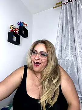 Snapshot of x_elena_x chatting on December 13, 2025, 8:04 pm x elena x online show from December 13, 2025, 8:04 pm