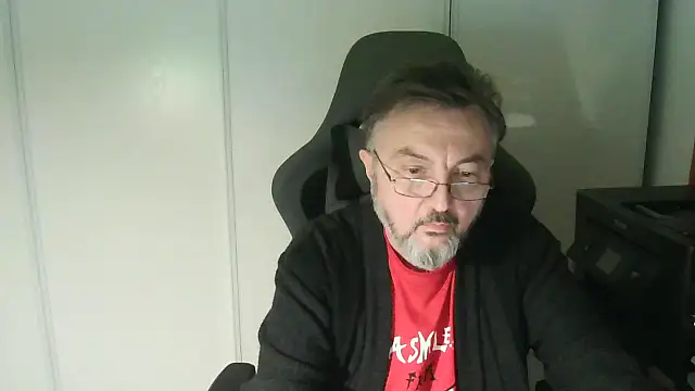 steb06 online show from December 3, 2025, 4:39 pm