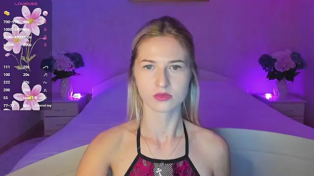 AnnaCarrera online show from September 19, 2025, 6:12 pm