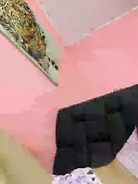 Snapshot of secretgreisy_ chatting on December 9, 2024, 7:50 am secretgreisy online show from December 9, 2024, 7:50 am