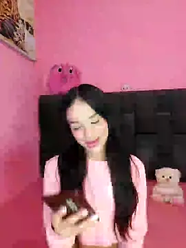 Snapshot of secretgreisy_ chatting on December 13, 2024, 2:32 am secretgreisy online show from December 13, 2024, 2:32 am