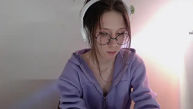  Hanna Moon  online show from May 18, 2026, 1:16 pm