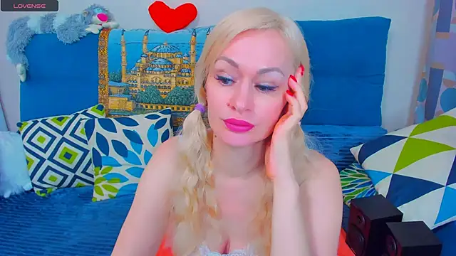 EllenMoore online show from February 7, 2025, 3:55 am