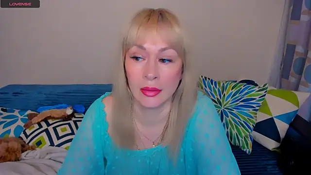 EllenMoore online show from June 1, 2026, 3:07 am