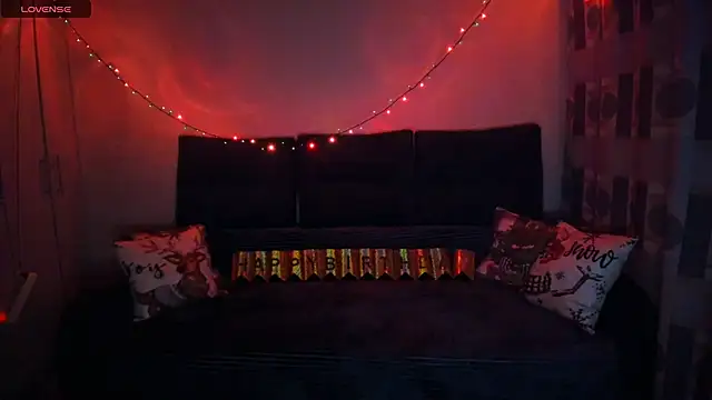 EllenMoore online show from December 15, 2025, 3:12 am