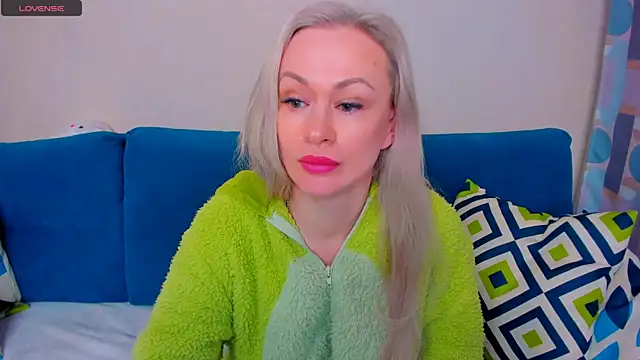 EllenMoore online show from September 28, 2025, 3:02 am