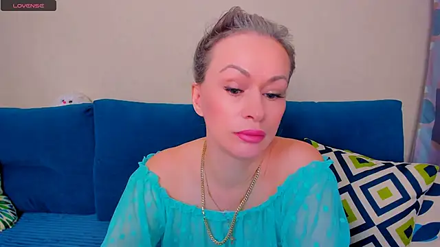 EllenMoore online show from October 23, 2025, 3:05 am