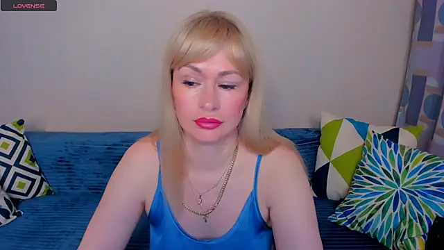 EllenMoore online show from June 22, 2026, 3:25 am