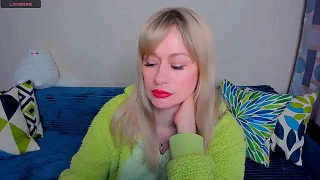 EllenMoore online show from April 13, 2026, 3:10 am