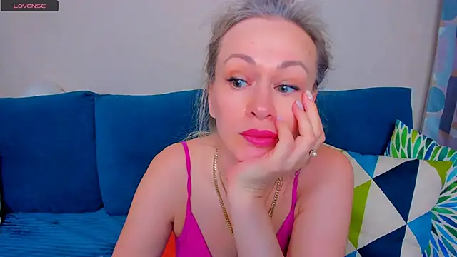 EllenMoore online show from September 16, 2025, 2:23 am