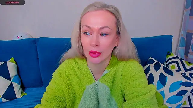 EllenMoore online show from October 7, 2025, 3:07 am