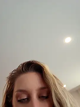 Snapshot of LilyOrion chatting on September 18, 2025, 6:44 pm LilyOrion online show from September 18, 2025, 6:44 pm