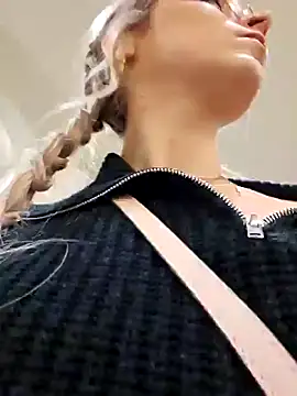 Snapshot of LilyOrion chatting on December 6, 2024, 7:28 pm LilyOrion online show from December 6, 2024, 7:28 pm