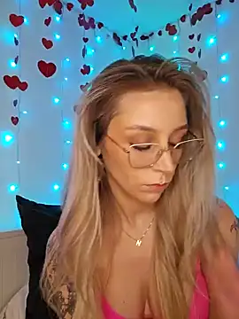 Snapshot of LilyOrion chatting on February 21, 2025, 7:10 pm LilyOrion online show from February 21, 2025, 7:10 pm