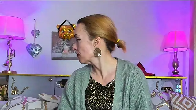 KateConner online show from March 20, 2025, 9:56 pm