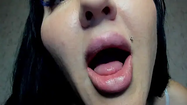 MissGulia online show from September 19, 2025, 3:32 am