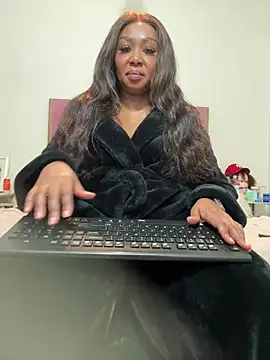 Snapshot of Bootyliciouse21X chatting on June 21, 2026, 4:29 am Bootyliciouse21X online show from June 21, 2026, 4:29 am