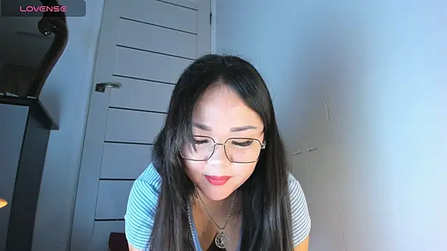 azure moon2 online show from April 13, 2026, 1:37 pm