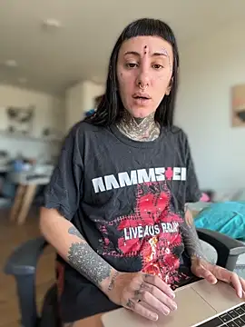 samisamsx online show from October 9, 2025, 1:44 pm