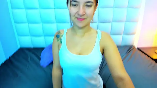 teresasroom  online show from April 18, 2026, 11:34 am